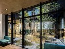 「山中の原風景」を再現した中庭