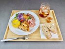 有料朝食イメージ(パイとソーセージ)