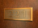 221号室(客室入口表記)