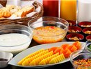 ご朝食(バイキング)パン・フルーツ等(お献立は変更する場合があります)