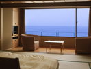 【新館・最上階】展望風呂付和洋室メゾネット〜広縁(1階部分)〜