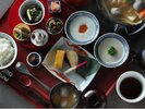 界 加賀では石川県の郷土食材を用いた和食膳をご用意します。