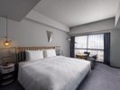 スーペリアキングルーム(プライバシー保護フィルム、建物に隣接したお部屋もございます)
