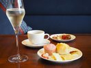 【アフタヌーンドリンク&軽食サービス】(内容は時期によって異なります)