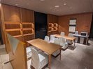 食事スペース。電子レンジ、ポットをご用意しております。