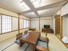 行灯のやわらかい光が誘う和室スイートルーム