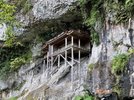 国宝・三徳山三佛寺投入堂まではお車で約80分です。
