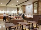 【朝食】レストランハレルは地下1階にございます。高い天井と白い壁が特長です◎