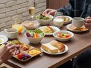 【朝食】ついつい食べ過ぎちゃうとクチコミでも高評価◎こだわりの逸品、月替わりメニューもお楽しみに!
