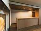 【フロントロビー】洗練された、落ちついた空間で旅の疲れを癒しましょう