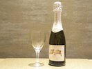 *シャンパン/グラスに注がれたシャンパンは、その場を華やかに彩ります。