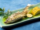 *【夏の会席】焼物・鮎の塩焼き 焼きもろこし(一例)