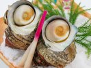 【追加料理】磯の香りが立ち上る、焼きたてのさざえの壺焼き。1人前(2個)+1,300円(税込)