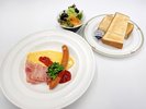 パン派の方は、洋朝食セットへの変更も可能です。 ふわとろのオムレツやトーストなどご提供いたします。