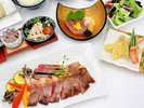 噛みしめるほどに溢れる旨みと、ステーキならではのジューシーな脂の甘みをご堪能ください。