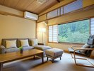 【桜】谷川岳側源泉かけ流し半露天風呂&リビング&4ベッド(2ツインルーム)※2022年11月リニューアル