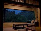 谷川岳を望む源泉かけ流し半露天風呂付客室/和室10畳+4.5畳(一例)