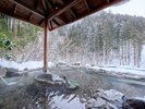 【男性露天風呂】谷川岳を望む雪見露天風呂で、冬を五感で味わう