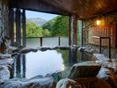 源泉かけ流しの天然温泉とともに、みなかみならではの絶景をご堪能ください