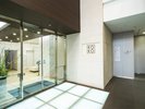 エントランスは季節によって飾りつけも♪