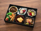 お子様用食事の松花堂弁当