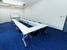 会議室(1F):企業研修やミーティング、教育研修等多目的ルームとしてご利用頂けます。