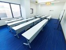会議室(1F):研修・セミナーに最適。設備充実の会議室