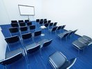 会議室(1F):各種備品完備、快適な会議をサポート!