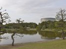 周辺景色:都市と自然が調和する風景。