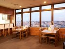 展望レストラン会場(10F):開放的な空間で味わう、至福のダイニング体験。