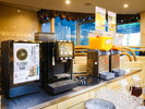 【朝食ビュッフェ】北海道ブレンドのコーヒー豆や北海道限定のカツゲンなど豊富に取り揃えております。