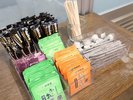 1階「アメニティコーナー」をご用意しておりますのでお取りいただき客室でご利用ください