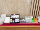 1階フロント前にアメニティをご用意しておりますのでご自由にお取りください