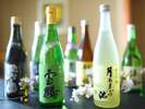 地酒「謙信」「男山」「月不見の池」など、地元新潟の地酒を多数取り揃えております。お土産にどうぞ。