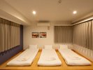 和洋室スイート 40u<120p幅ベッド×2台・布団×3セット>5人分