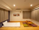 和洋室スイート 40u<120p幅ベッド×2台・布団×1セット>3人分