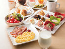 朝食一例…スクランブルエッグ・朝食提供時間:6:30am〜10:00am