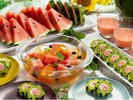みずみずしくて甘いスイカを楽しむ夕食ビュッフェ