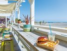 The BEACH BURGER HOUSE�@�e���X�ȂŊC�𒭂߂Ȃ���