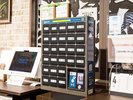 タブレットでチェックイン手続き、隣のKey cafeよりお部屋の鍵を取り出して下さい。