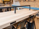 【ライブラリーカフェ】Wi-Fi接続無料◆カフェ内にはコンセントも充実。ワークスペースとしても快適。