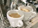 ラウンジでは挽きたてのコーヒーを提供しています。
