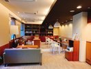 2階に24時間利用可の宿泊者専用ラウンジ。Wi-Fi・フリードリンク完備(飲食・飲酒不可)