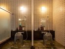 自然光溢れる大浴場無色透明のさらりとした泉質のお湯は、まさに「いたわりの湯」