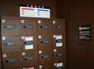 大浴場入口前に貴重品ロッカーを設置しております。安心してご入浴いただけます。