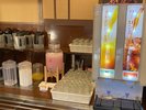 ドリンクコーナーには、牛乳・ジュース・コーヒー・お茶をご用意しております。