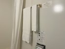 タオルはユニットバス内にご用意しております。