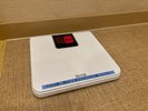 脱衣所には体重計がございます。