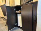 家具の扉を開けていただくと、冷蔵庫や電気ケトル、ドライヤーがございます。