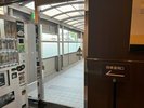 東棟から見た連絡通路です。